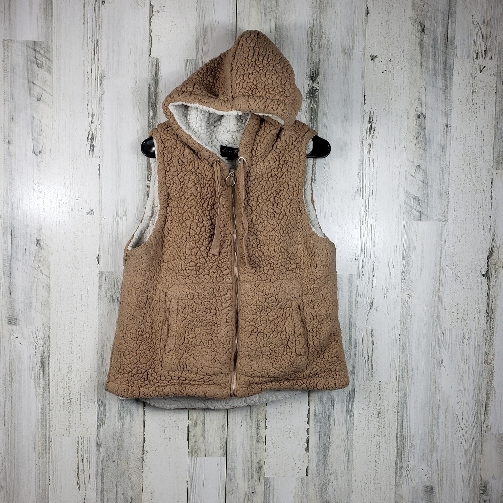 Love tree tan and white sherpa vest with hood women's size large